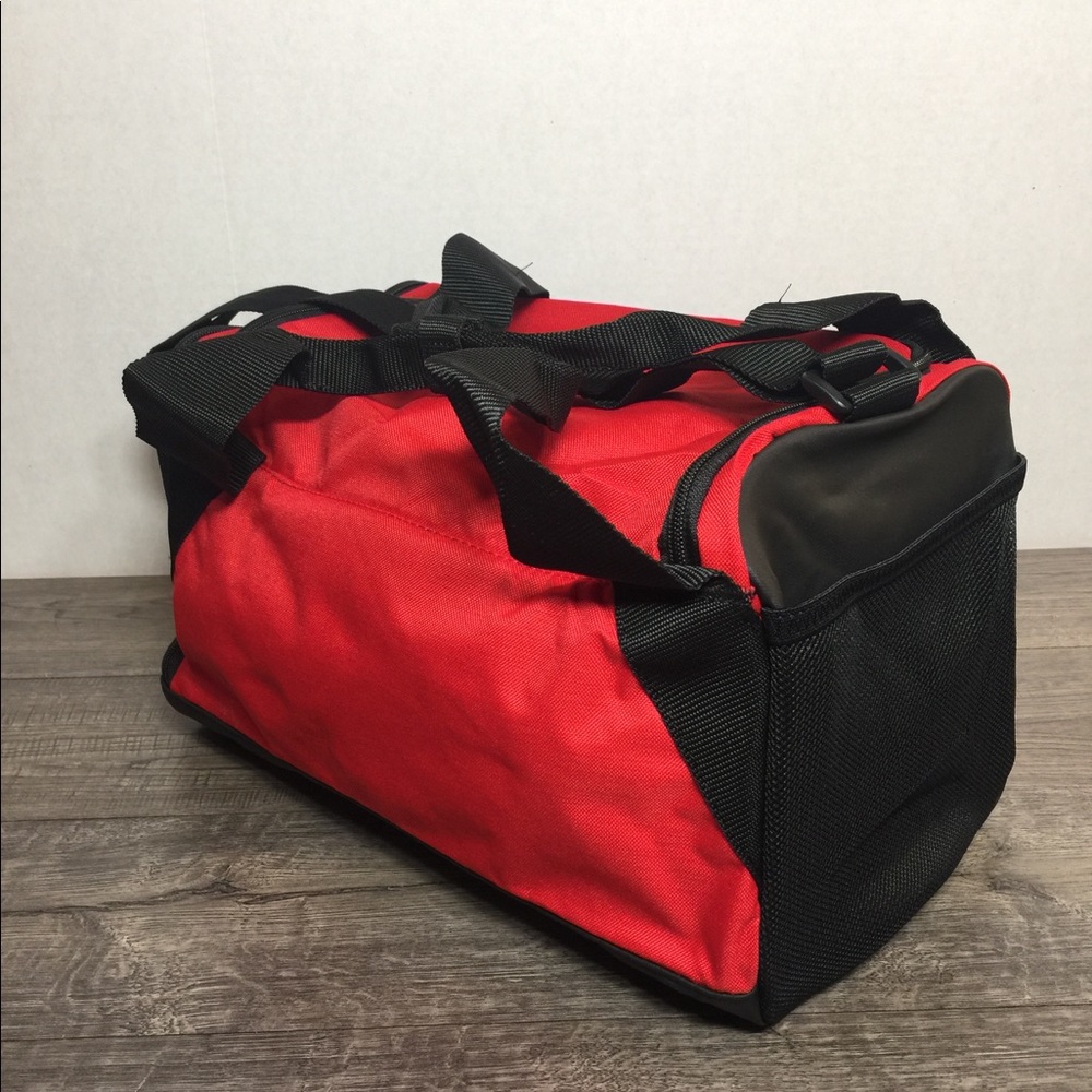 🛍 NIKE BRASILIA TRAINING DUFFLE BAG XS RED/BLACK - Picture 2 of 8